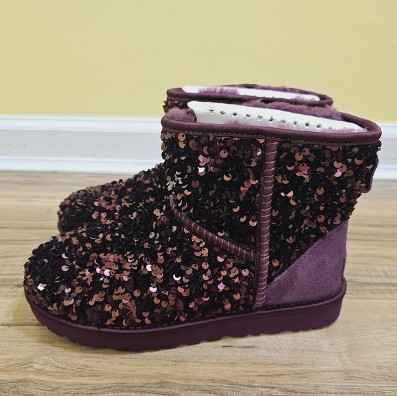 UGG Classic Mini ChunkySequin, pinot noir, size US 7 - Picture 3 of 11